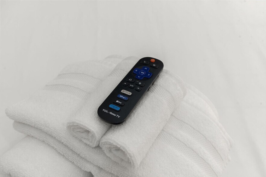 Building Photo - 501 N Perth St