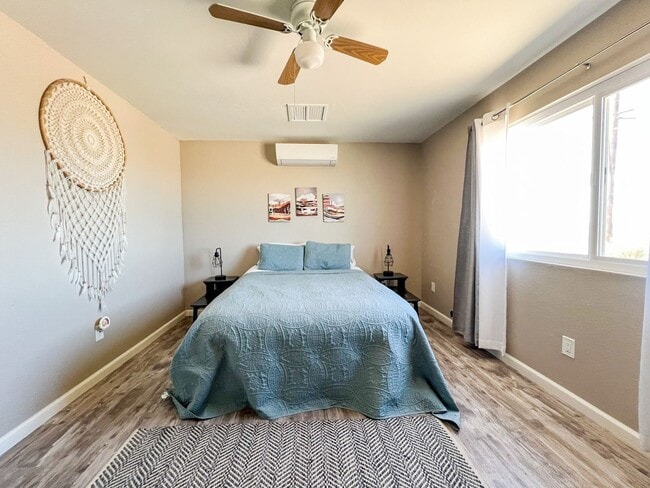 Building Photo - Joshua Tree Home with Desert Views