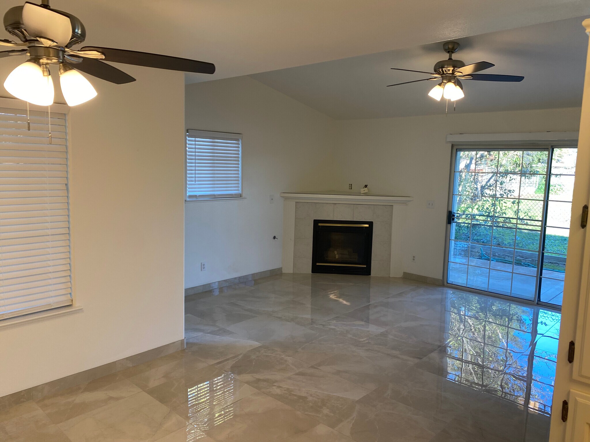 Building Photo - 1542 E Alluvial Ave