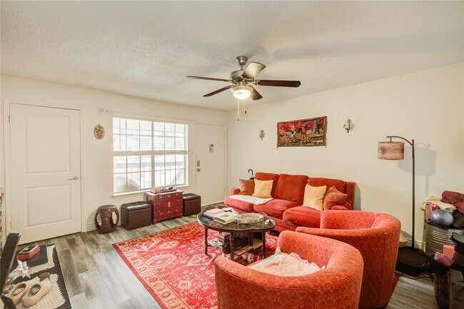 Building Photo - 845 Augusta Dr