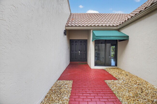 Building Photo - 6545 Las Flores Dr