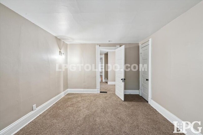 Building Photo - 533 Raymer Blvd