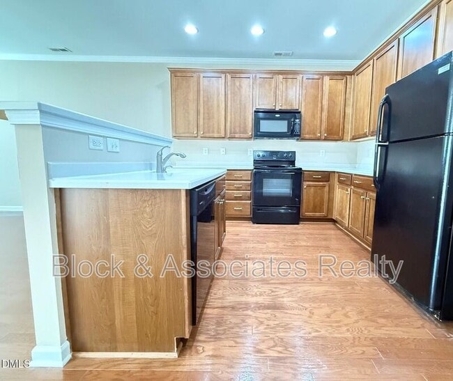 Building Photo - 705 Keystone Park Dr