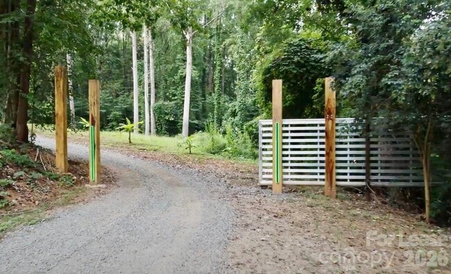 Building Photo - 5821 Hornet Dr