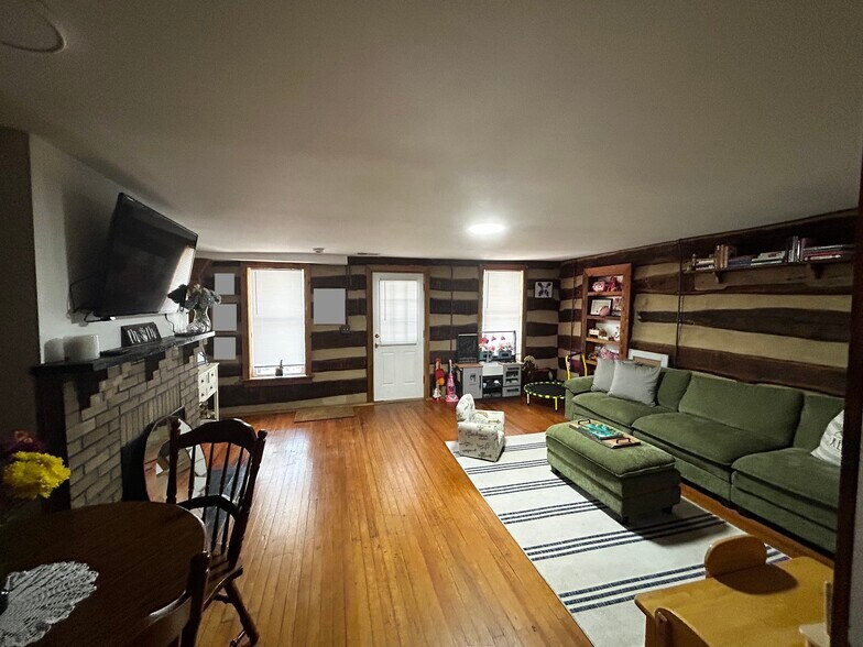 Living Room/Front Entry - 21 W Main St