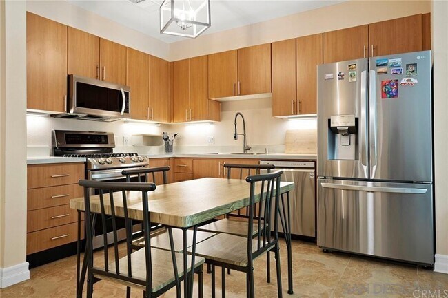 Building Photo - 525 11th Ave