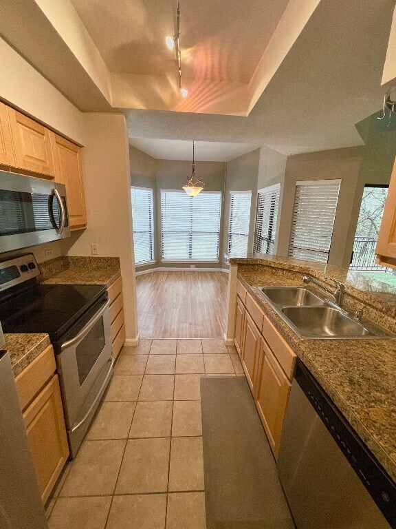 Building Photo - 4711 Spicewood Springs Rd