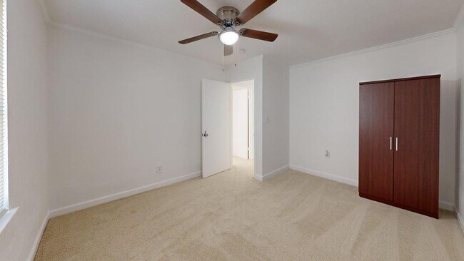 Building Photo - 1021 Crosby Ave