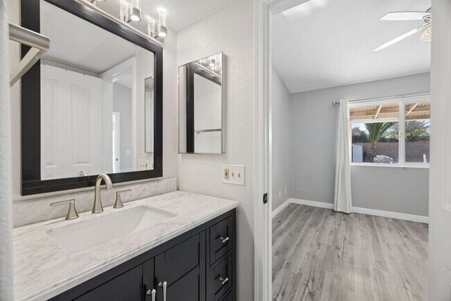 Building Photo - 1057 S Jamaica Way