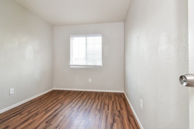 Building Photo - 3445 Golden Pedal St