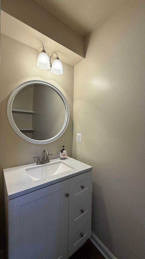 Building Photo - Hampton Oaks Colonial