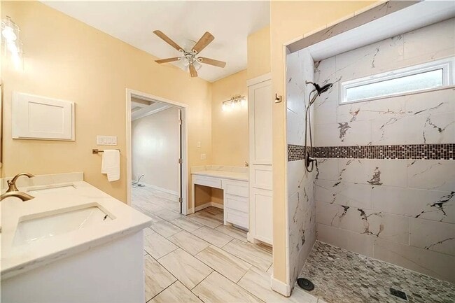 Building Photo - 4BR/3BA in Southside