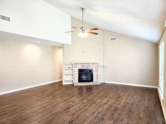 Building Photo - 16635 Neumann Dr