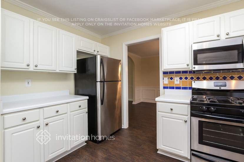 Building Photo - 2105 Westwind Dr