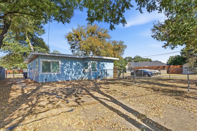 Building Photo - 3301 Willing Ave
