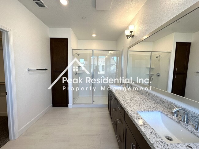 Building Photo - Brand New West Roseville 4bd/3.5ba with Se...