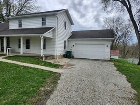 Front of house - 1073 Highview Dr