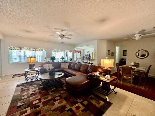 Building Photo - Large Beautifully Furnished Home in Sun City!