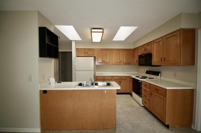 Building Photo - 32 Westlake Pointe Dr