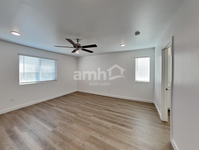 Building Photo - 12627 W Flynn Ln
