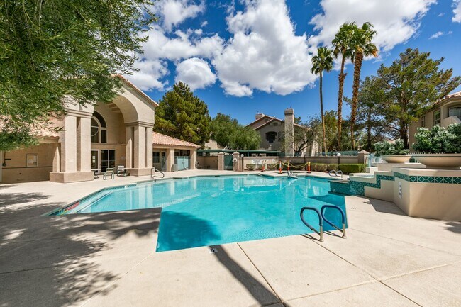 Building Photo - CUTE AND COZY 1 BEDROOM UNIT WITH TONS OF UPGRADES*COMMUNITY AMENITIES*