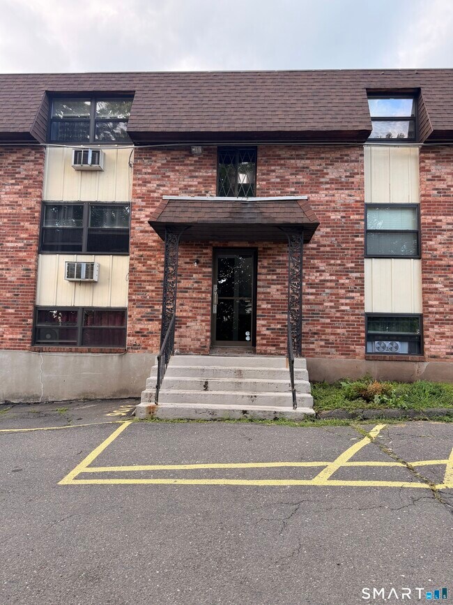 Building Photo - 265 Burritt St