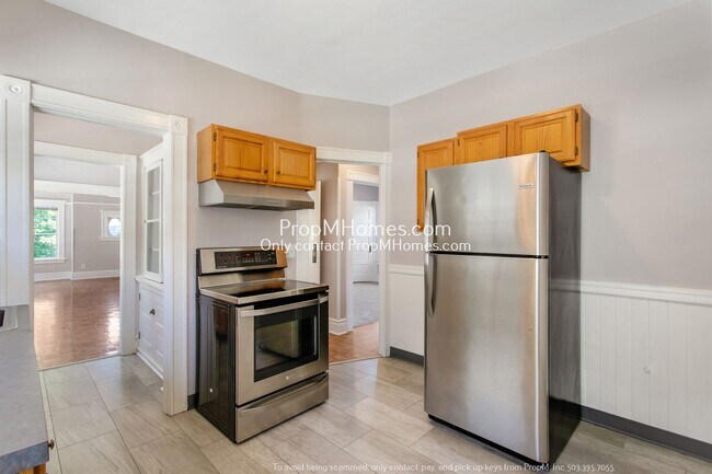 Building Photo - Charming Two-Bedroom Upper-Level Duplex in...