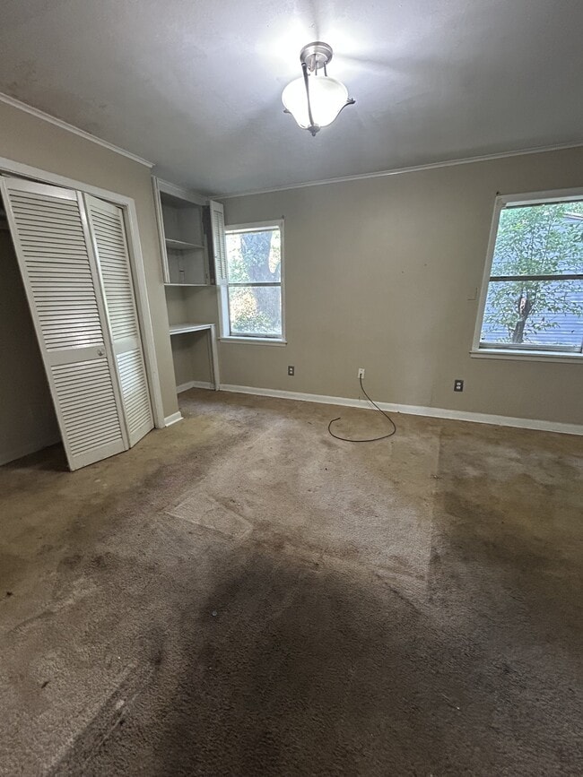 Building Photo - 1203 Caroline Dr