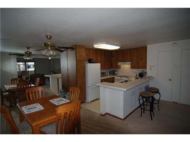 Building Photo - 9149 Village Glen Dr