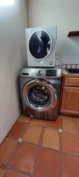 Building Photo - 608 Alicia St