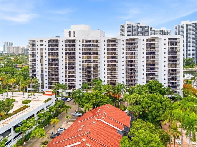 Building Photo - 3610 Yacht Club Dr