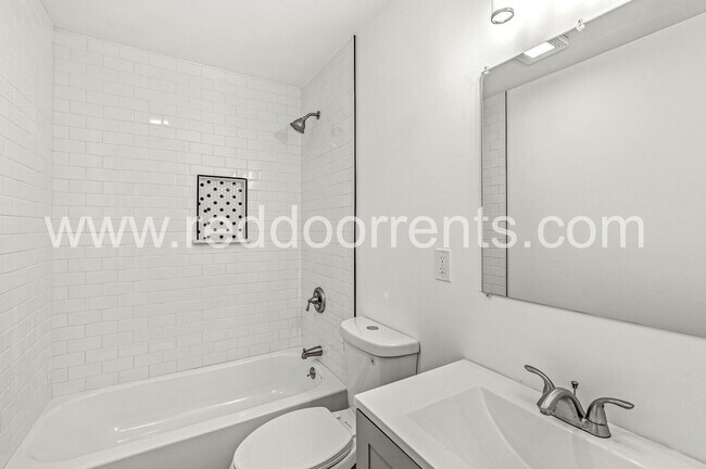 Building Photo - Stylish 3-Bed, 2-Bath Home Minutes from Do...