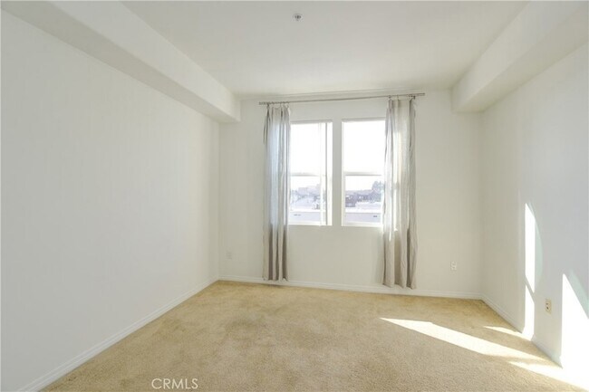 Building Photo - 11925 Kling St