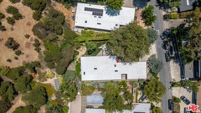 Building Photo - 8967 Wonderland Park Ave