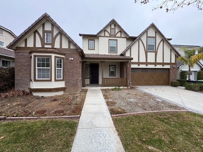 Building Photo - Gorgeous 5 Bedroom, 3.5 Bath Mountain House Home