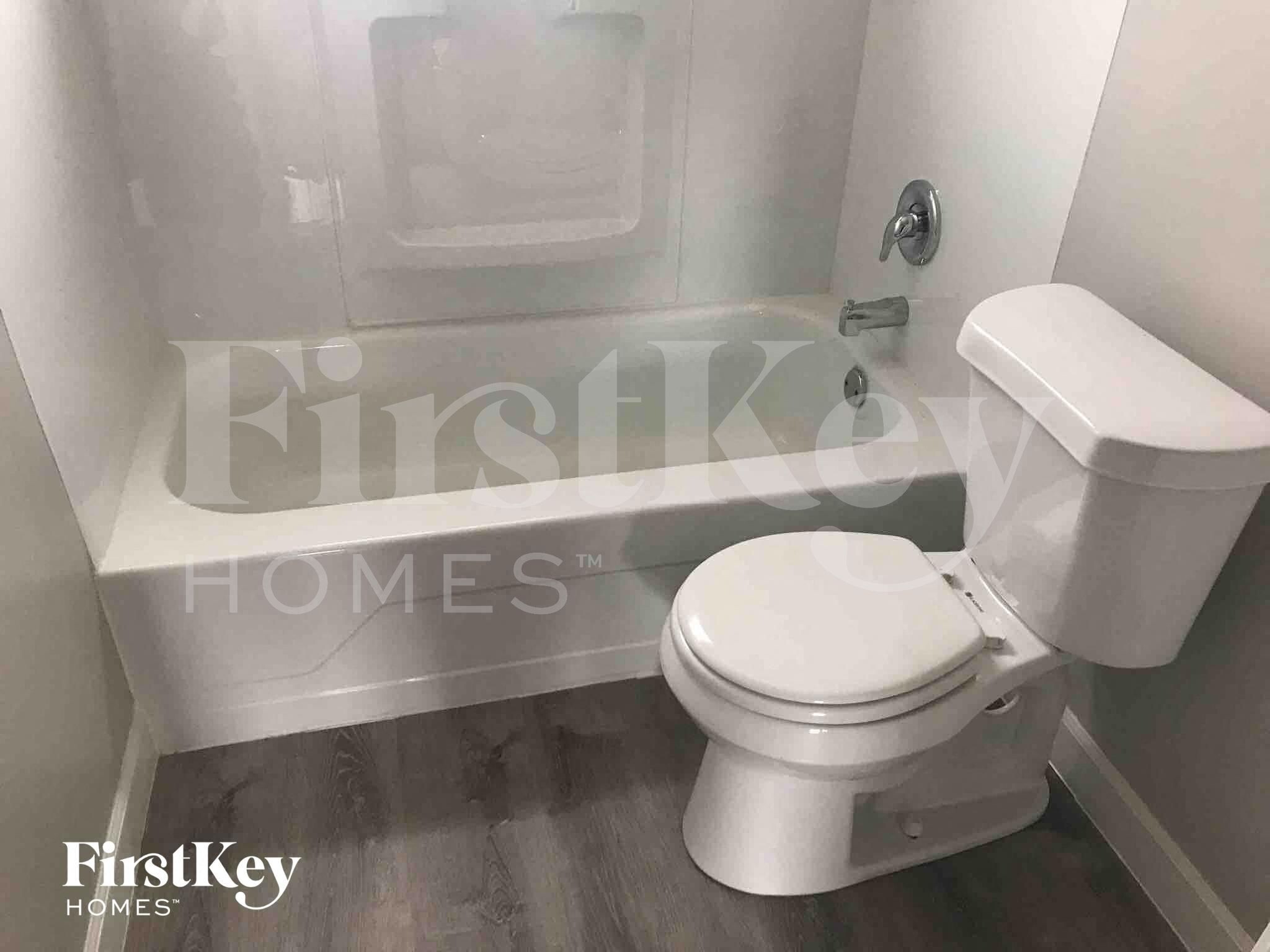 Building Photo - 1758 Hilltree Dr