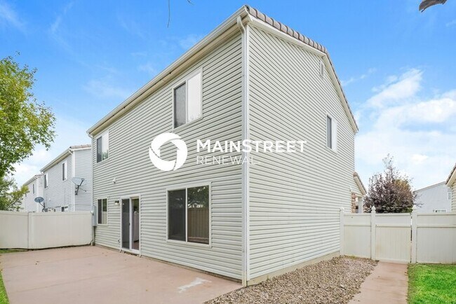 Building Photo - 4 Bedroom Pet-Friendly Home in Denver, CO with Main Street Renewal
