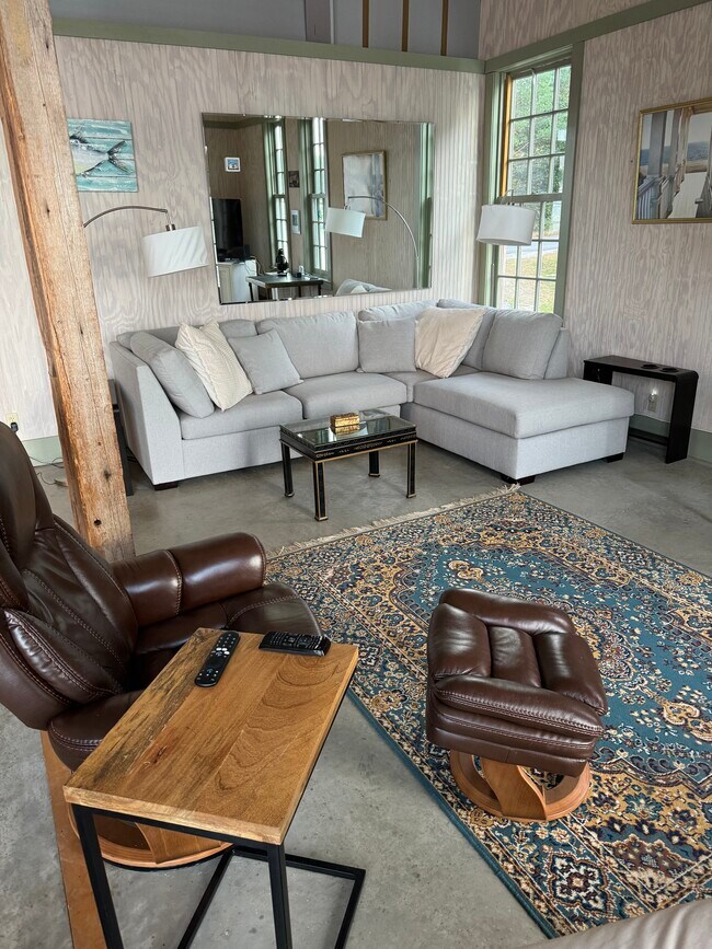 Building Photo - 3 Pond Rd