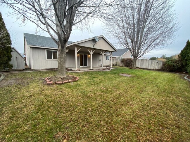 Building Photo - 8807 W Bonnie Ave