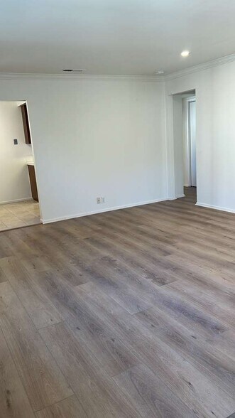 Building Photo - 507 S Orange Ave