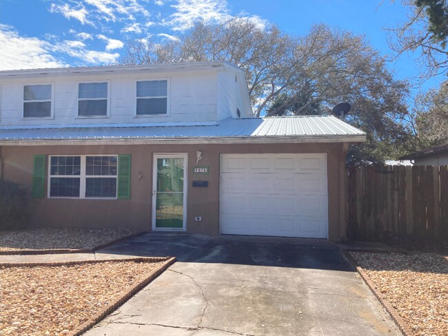 Building Photo - 207 E St