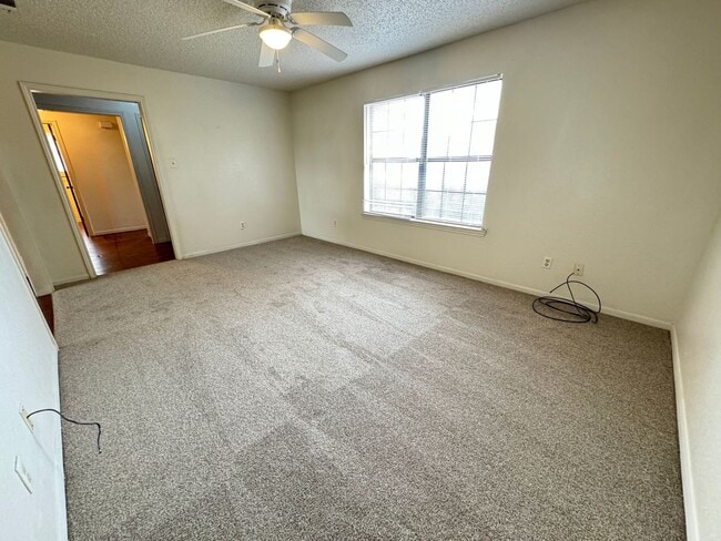 Building Photo - 3802 Hereford Ln