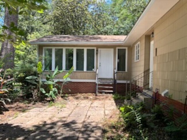 Building Photo - 3147 Shirley Dr