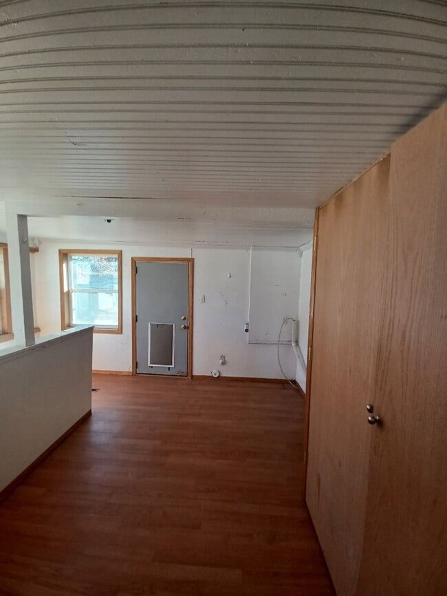 Building Photo - 3 bed, 2 bath