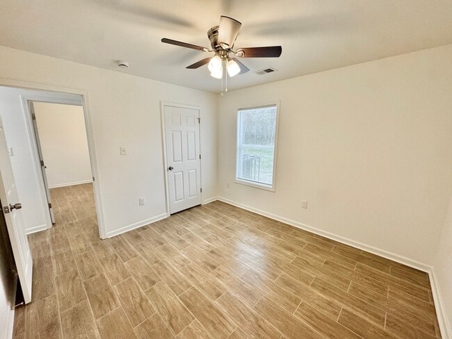 Building Photo - 581 Gilleas Rd