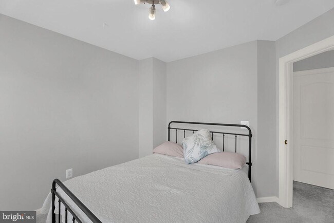 Building Photo - 92 Washington St