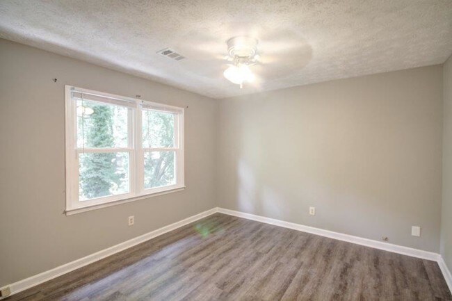 Building Photo - 2450 Horseshoe Bend Rd SW