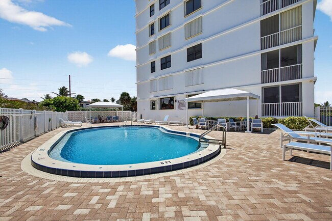 Building Photo - 840 Ocean Dr