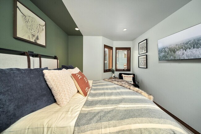 Building Photo - 280 Mahoney Dr