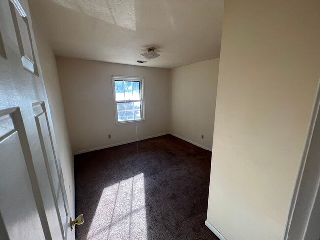 Building Photo - 120 Mitchell Cir